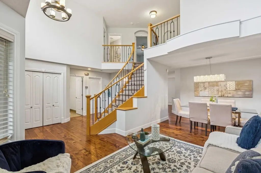 18 Tuscany Hills Crescent NW Calgary AB T3L 1Z8