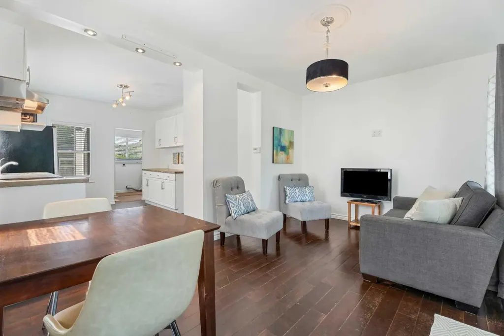 213 7a Street NE Calgary AB T2E 4E7