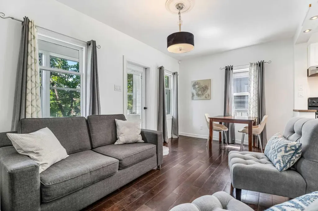 213 7a Street NE Calgary AB T2E 4E7