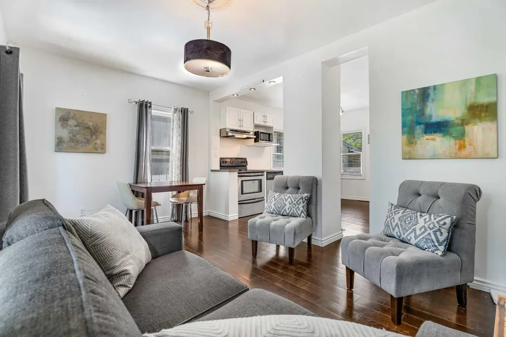 213 7a Street NE Calgary AB T2E 4E7