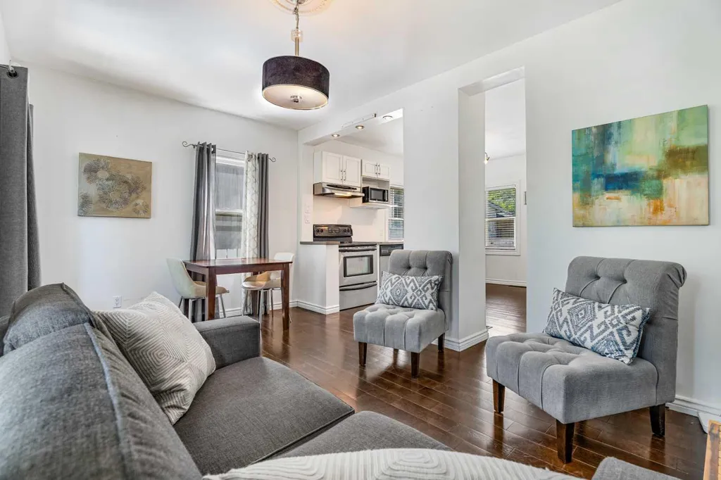 213 7a Street NE Calgary AB T2E 4E7