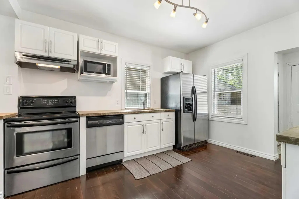 213 7a Street NE Calgary AB T2E 4E7