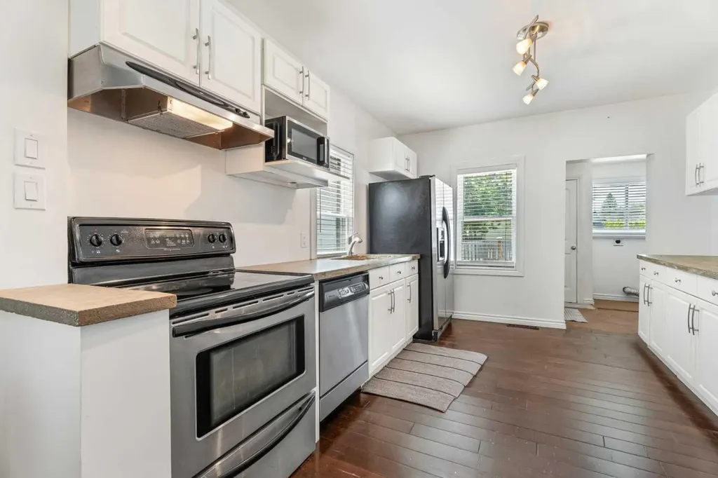 213 7a Street NE Calgary AB T2E 4E7
