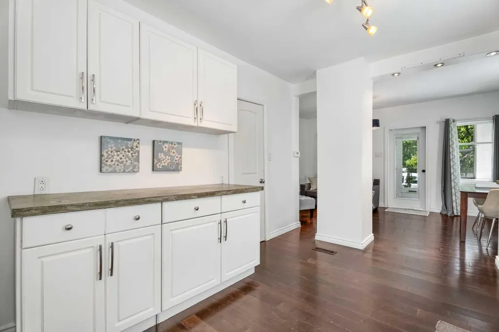 213 7a Street NE Calgary AB T2E 4E7
