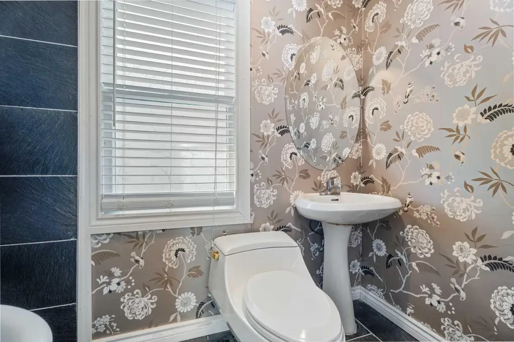 213 7a Street NE Calgary AB T2E 4E7