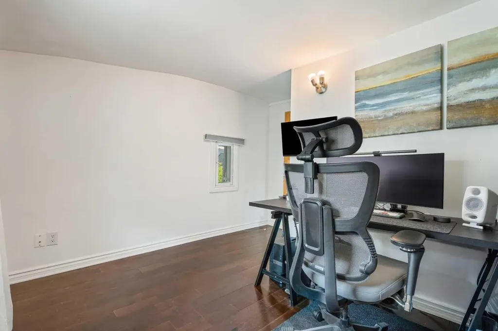 213 7a Street NE Calgary AB T2E 4E7