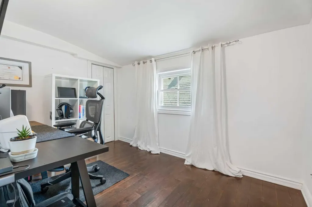 213 7a Street NE Calgary AB T2E 4E7