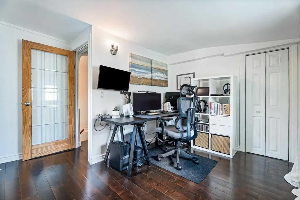213 7a Street NE Calgary AB T2E 4E7