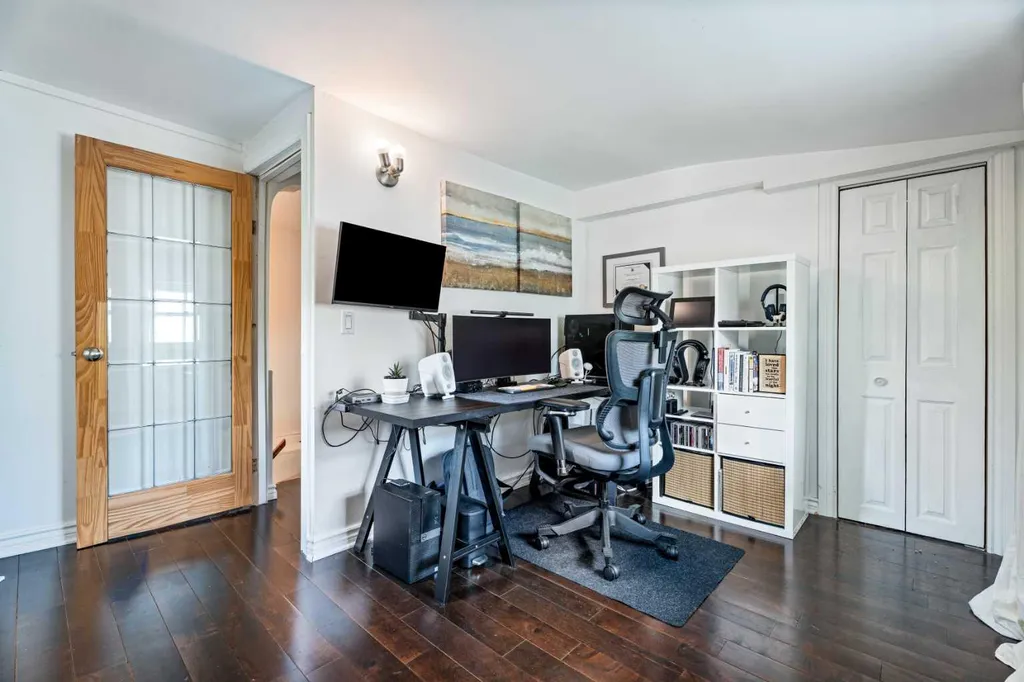 213 7a Street NE Calgary AB T2E 4E7