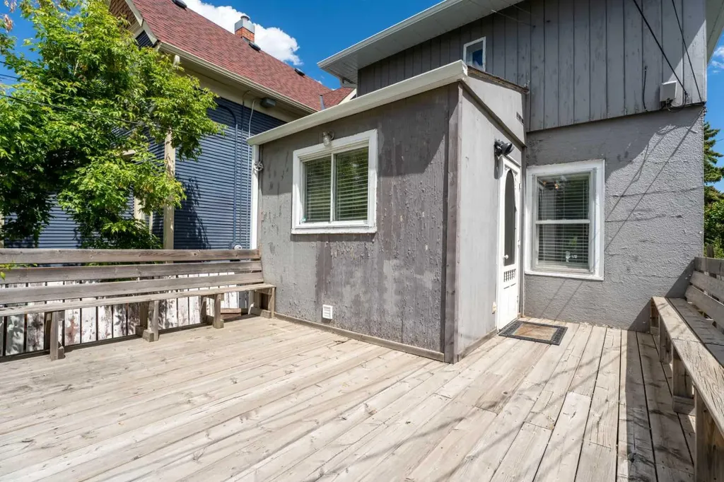 213 7a Street NE Calgary AB T2E 4E7