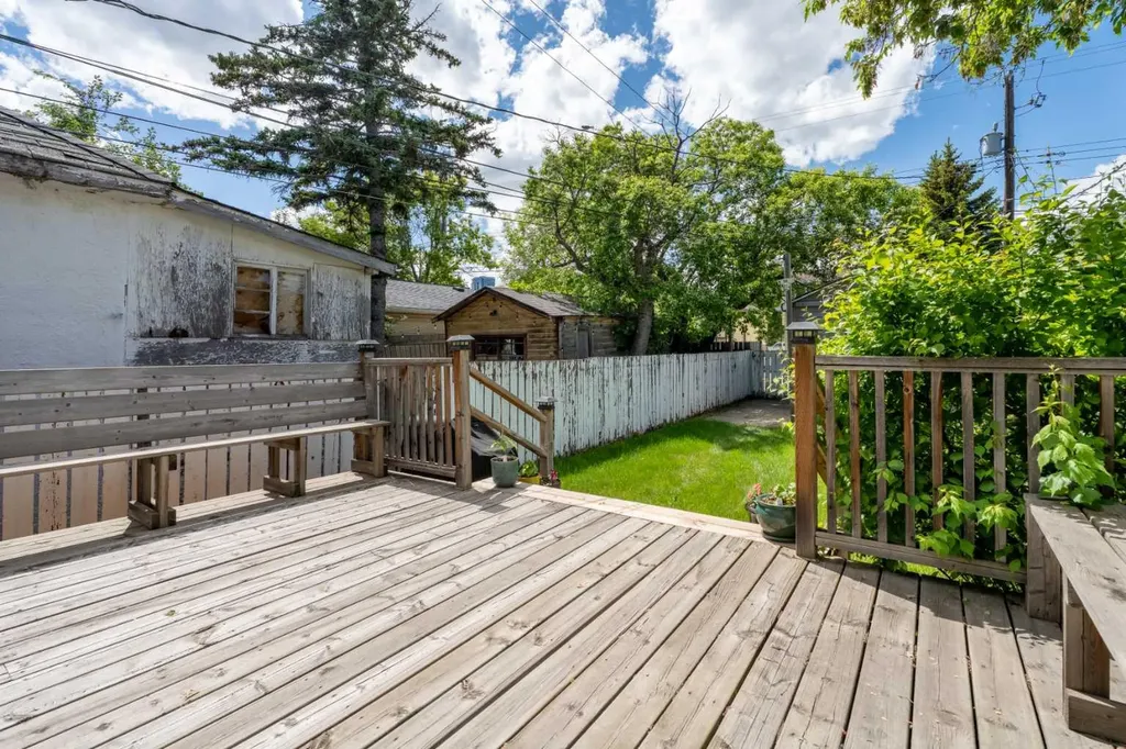 213 7a Street NE Calgary AB T2E 4E7