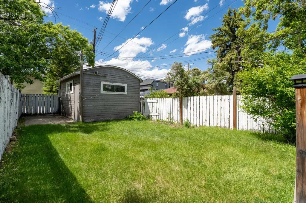 213 7a Street NE Calgary AB T2E 4E7