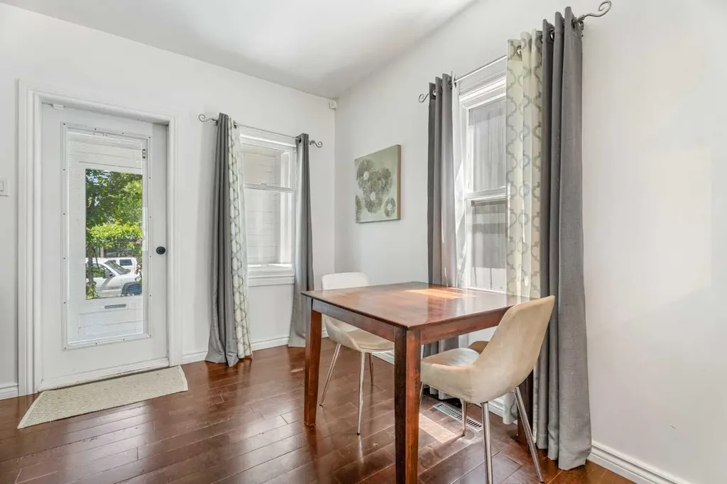 213 7a Street NE Calgary AB T2E 4E7