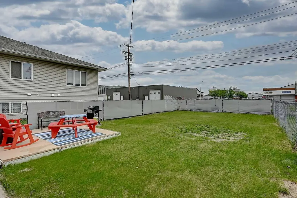 9822, 9824 96 Avenue Grande Prairie AB T8V 0L9