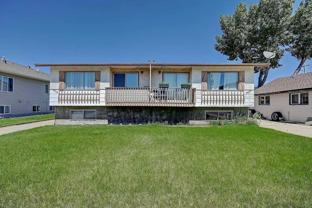 9822, 9824 96 Avenue Grande Prairie AB T8V 0L9