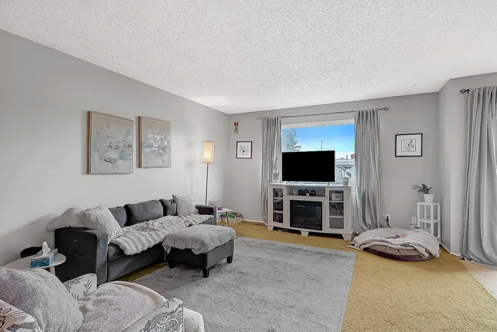 9822, 9824 96 Avenue Grande Prairie AB T8V 0L9