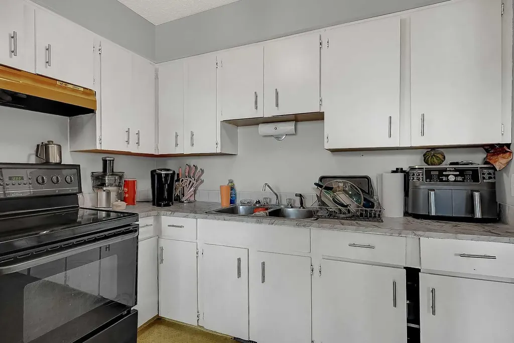 9822, 9824 96 Avenue Grande Prairie AB T8V 0L9