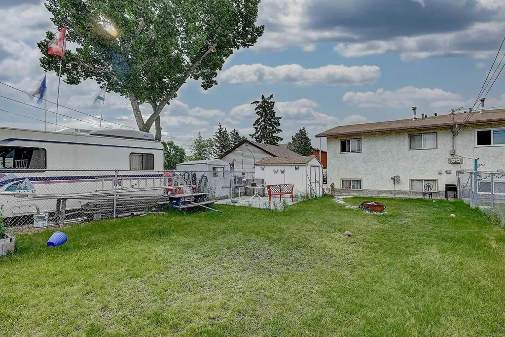 9822, 9824 96 Avenue Grande Prairie AB T8V 0L9