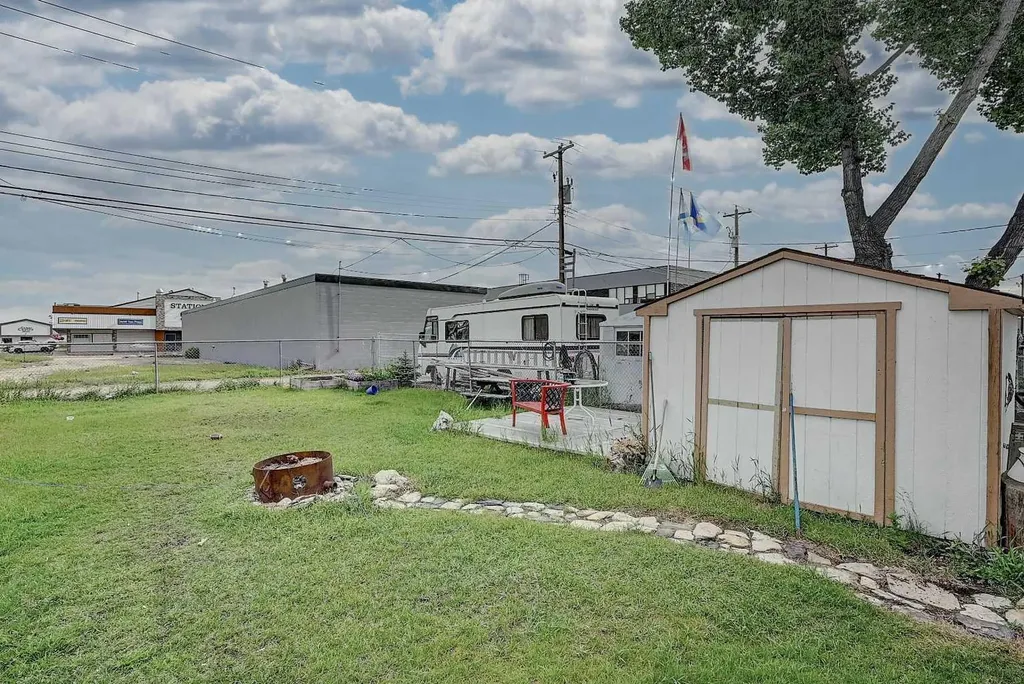 9822, 9824 96 Avenue Grande Prairie AB T8V 0L9
