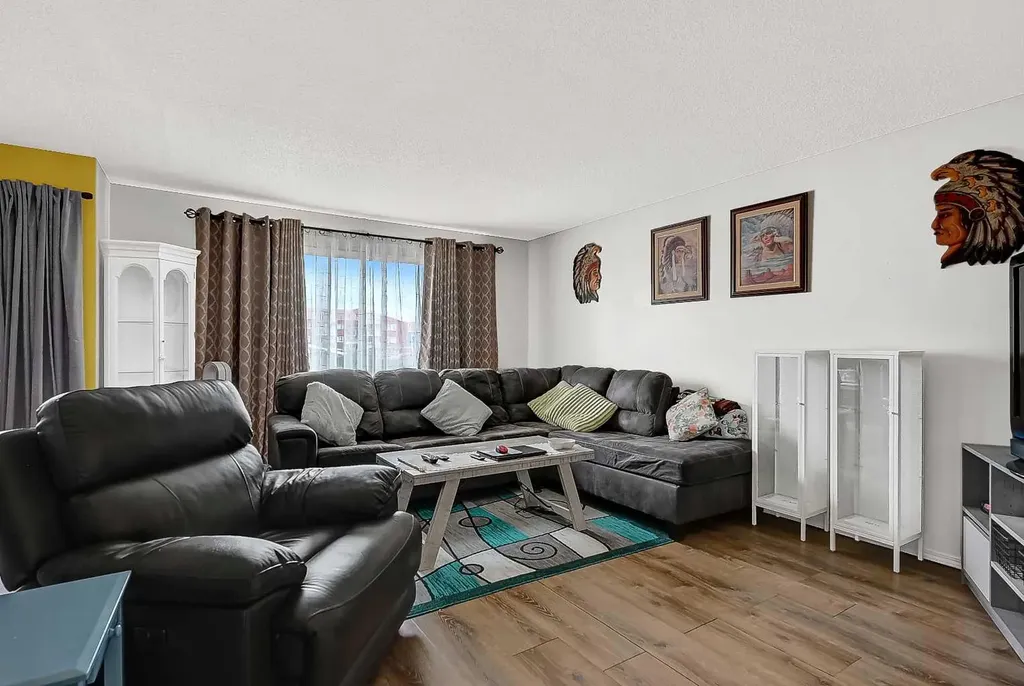 9822, 9824 96 Avenue Grande Prairie AB T8V 0L9