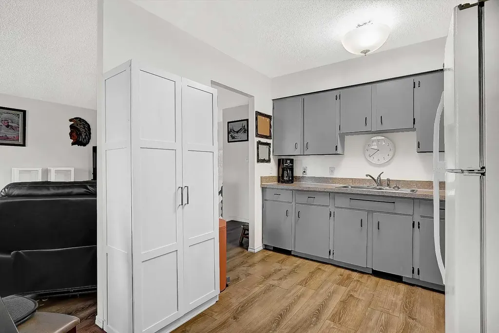 9822, 9824 96 Avenue Grande Prairie AB T8V 0L9