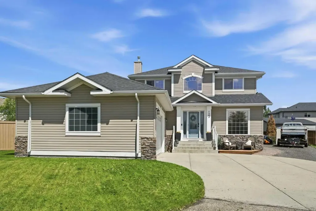 123 Canoe Place SW Airdrie AB T4B 2L5
