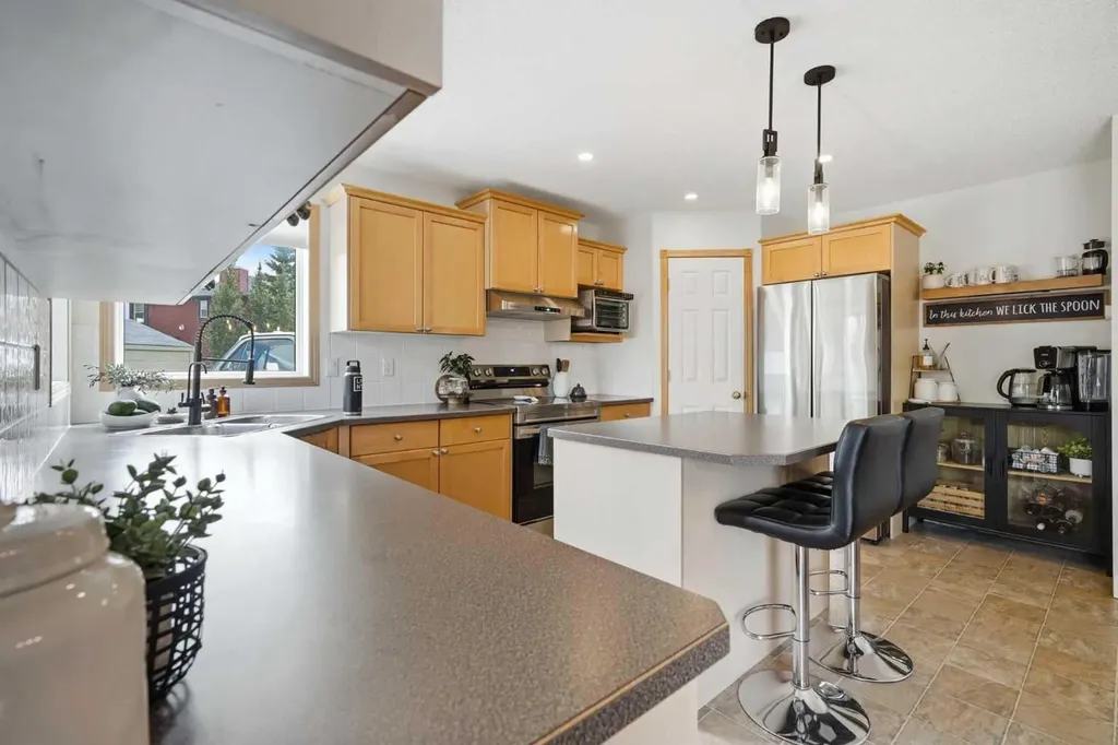 123 Canoe Place SW Airdrie AB T4B 2L5