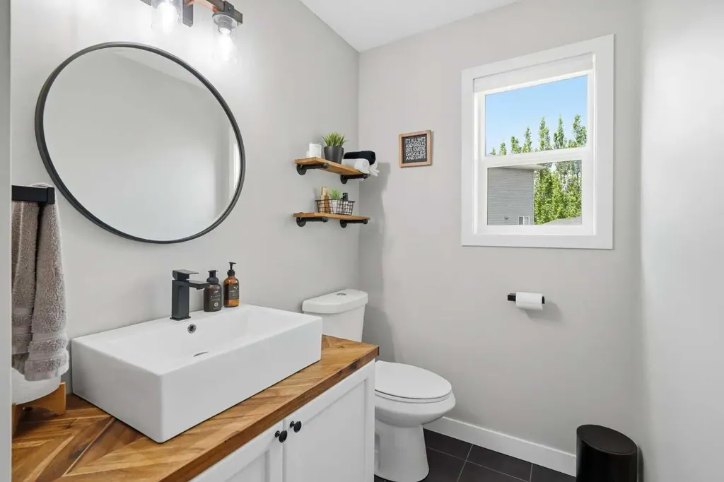 123 Canoe Place SW Airdrie AB T4B 2L5