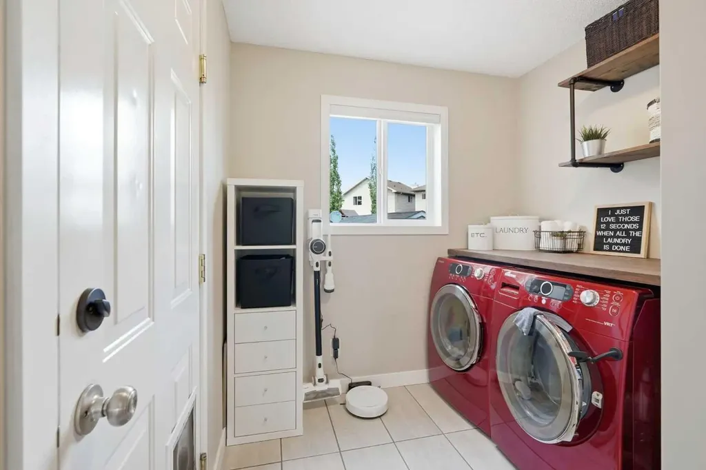 123 Canoe Place SW Airdrie AB T4B 2L5