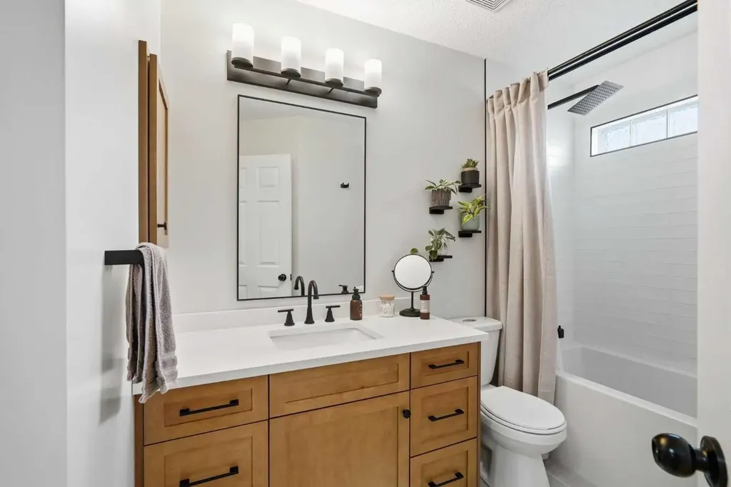 123 Canoe Place SW Airdrie AB T4B 2L5