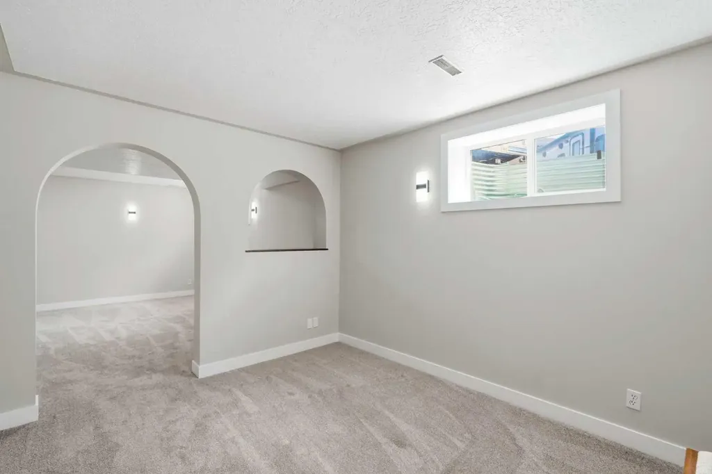 123 Canoe Place SW Airdrie AB T4B 2L5