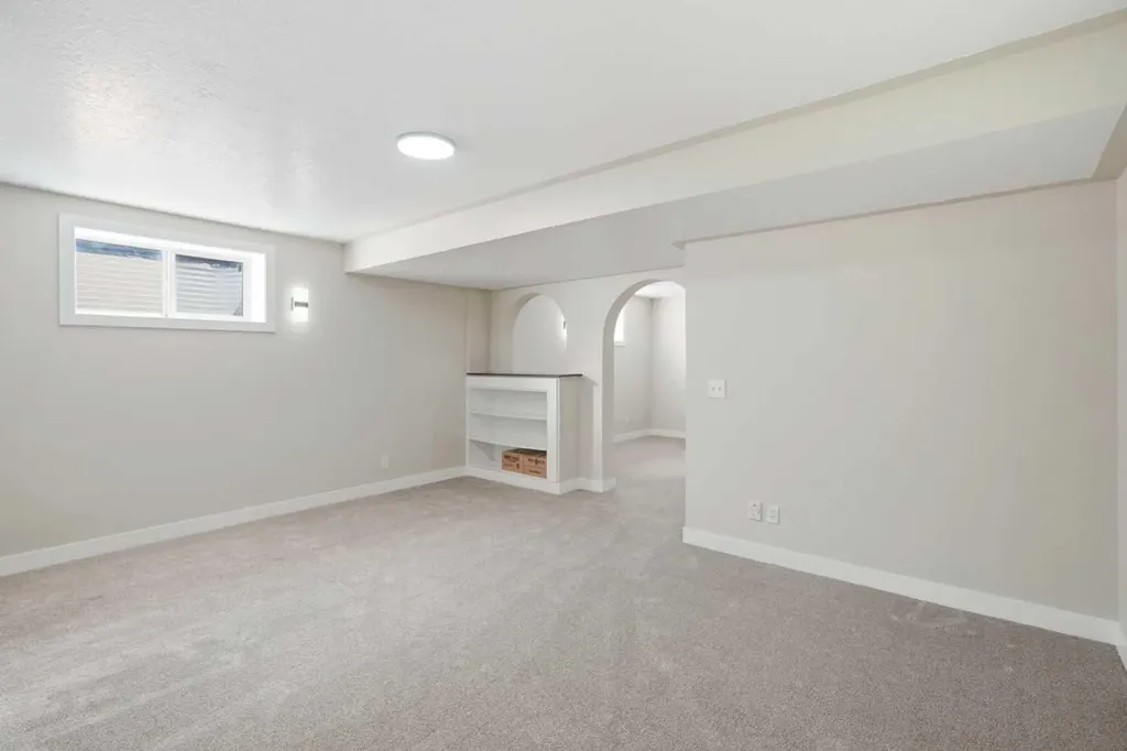 123 Canoe Place SW Airdrie AB T4B 2L5
