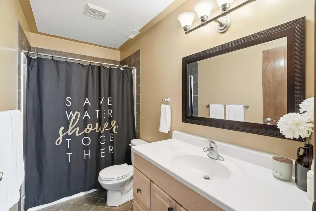 123 Canoe Place SW Airdrie AB T4B 2L5