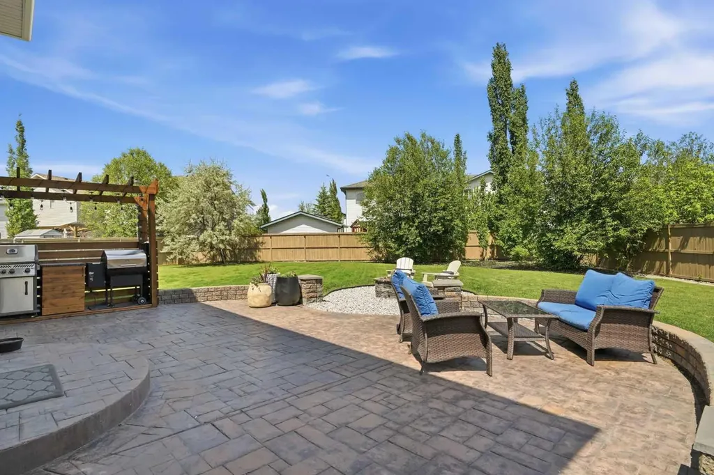 123 Canoe Place SW Airdrie AB T4B 2L5