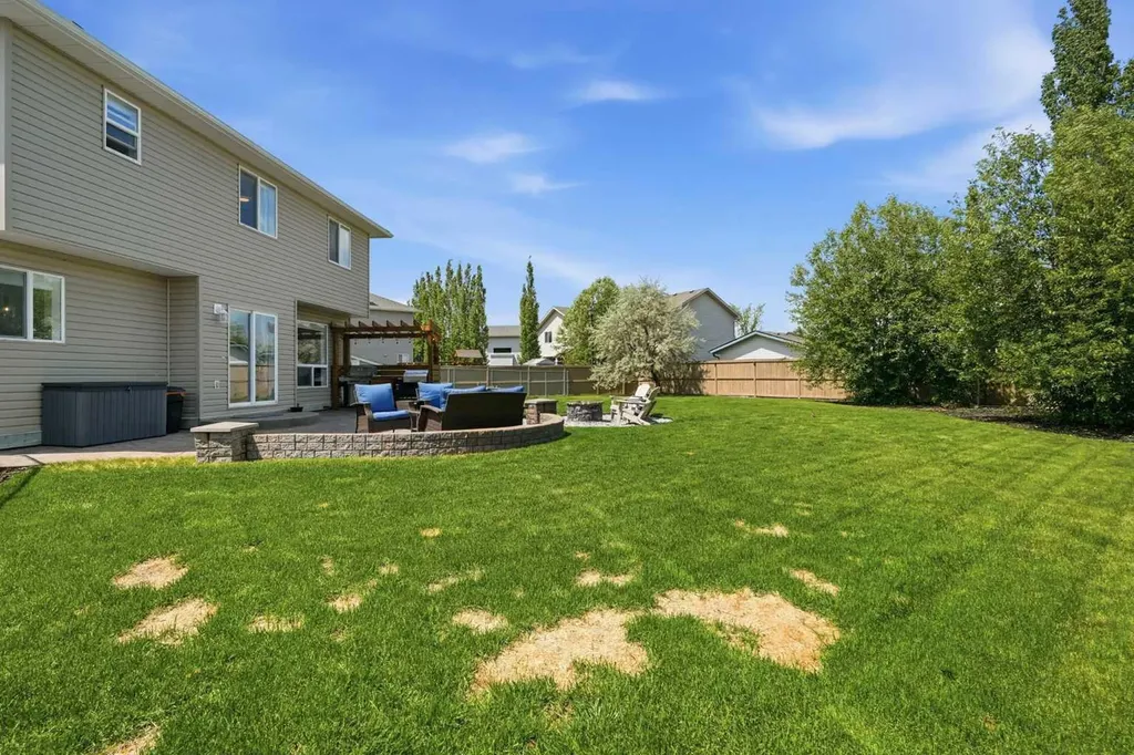 123 Canoe Place SW Airdrie AB T4B 2L5