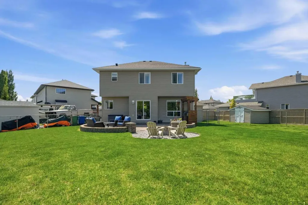 123 Canoe Place SW Airdrie AB T4B 2L5