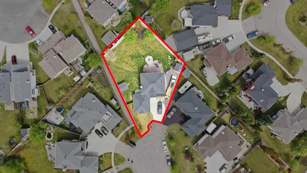 123 Canoe Place SW Airdrie AB T4B 2L5