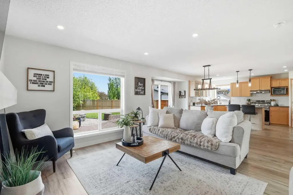 123 Canoe Place SW Airdrie AB T4B 2L5
