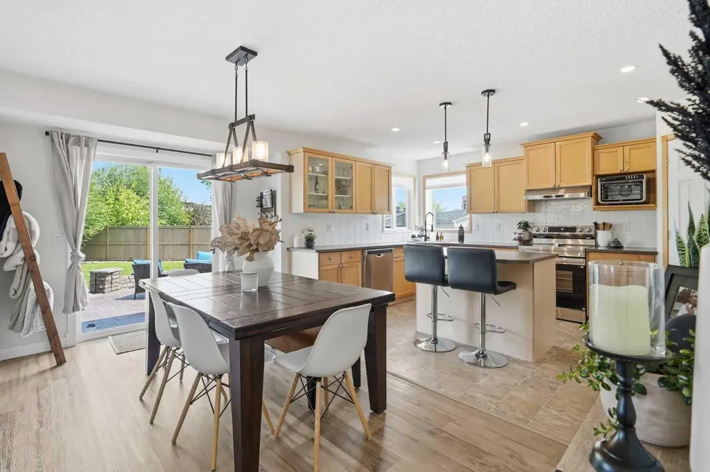 123 Canoe Place SW Airdrie AB T4B 2L5