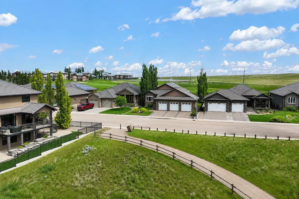 172 Desert Blume Drive Desert Blume AB T1B0H5