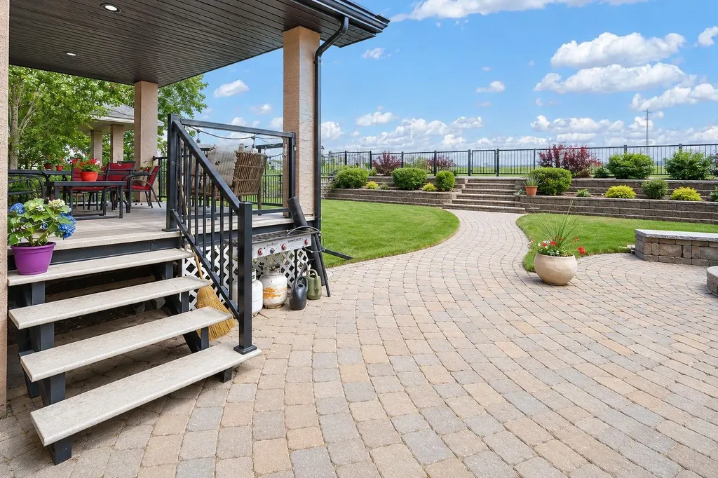 172 Desert Blume Drive Desert Blume AB T1B0H5