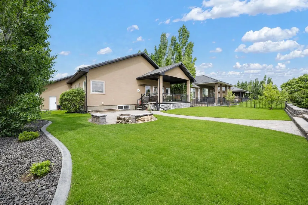 172 Desert Blume Drive Desert Blume AB T1B0H5
