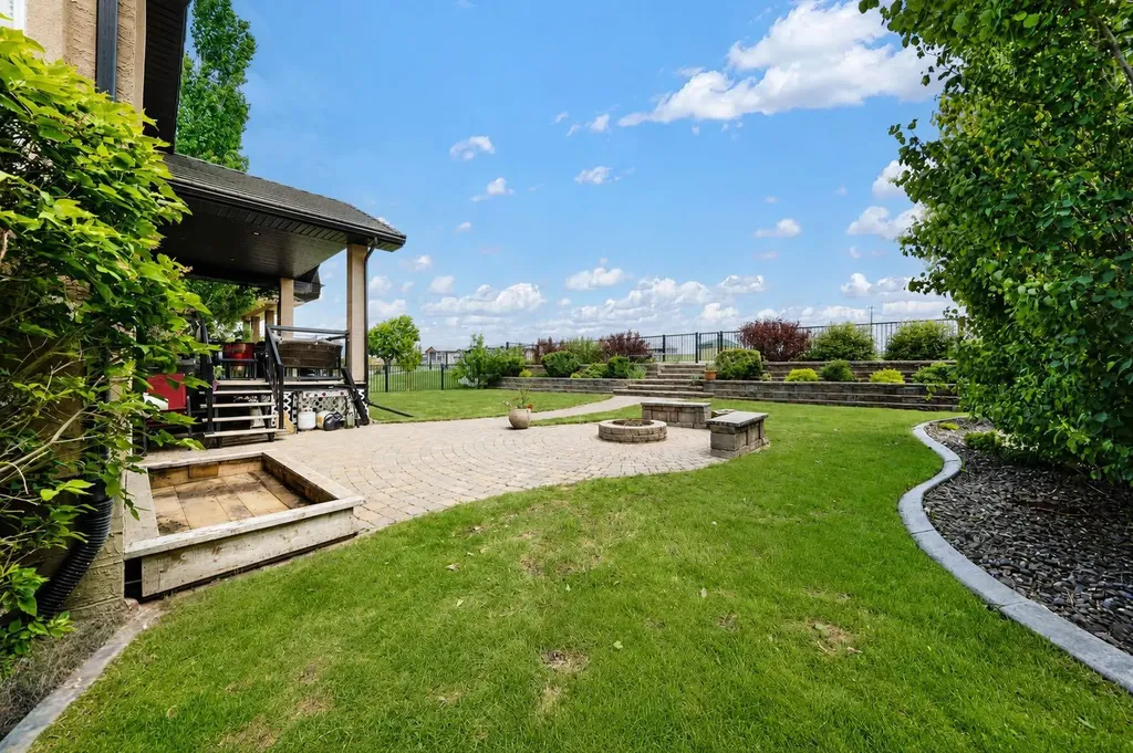 172 Desert Blume Drive Desert Blume AB T1B0H5