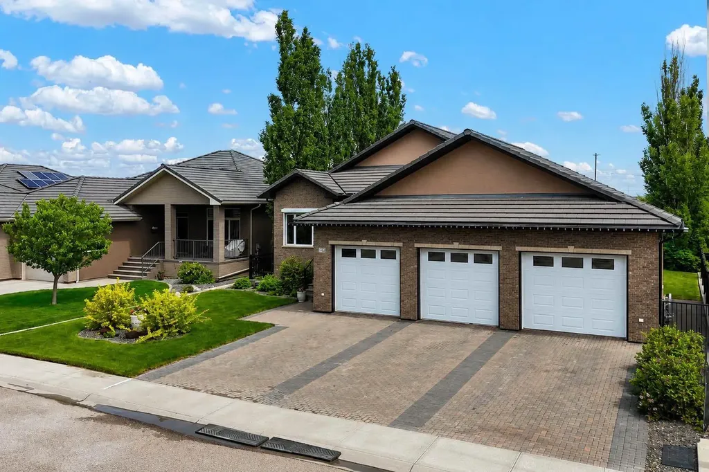 172 Desert Blume Drive Desert Blume AB T1B0H5