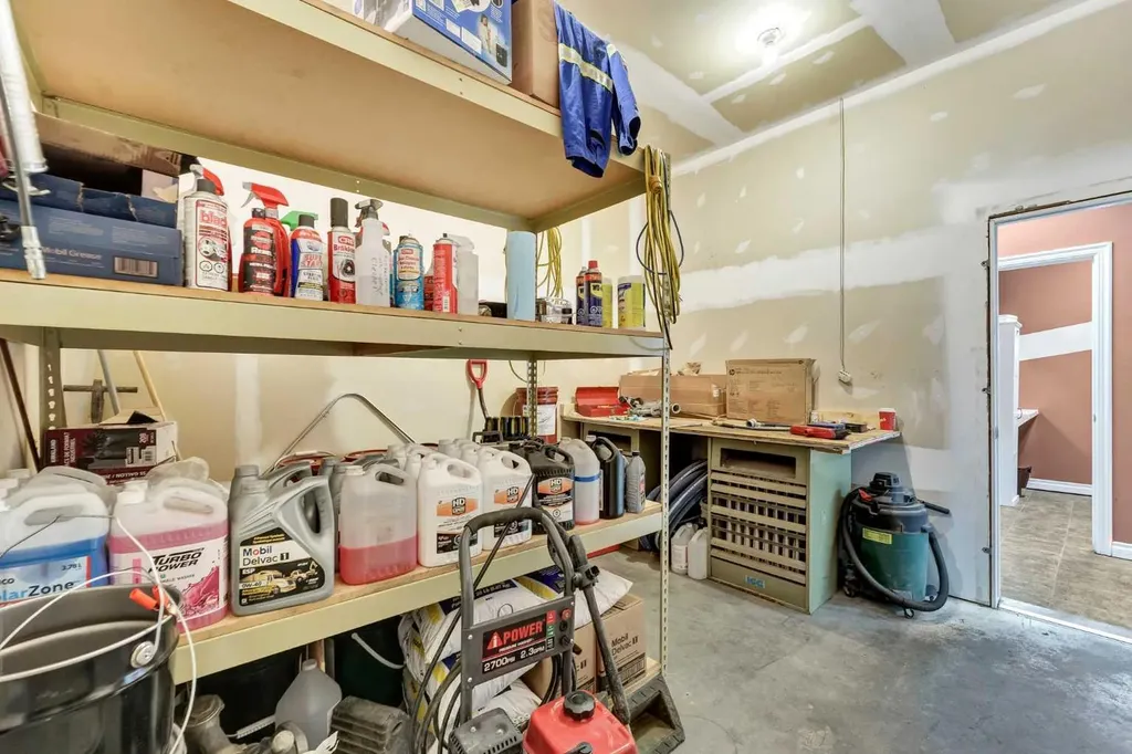 1202 Factory Street SE Medicine Hat AB T1A 8N9