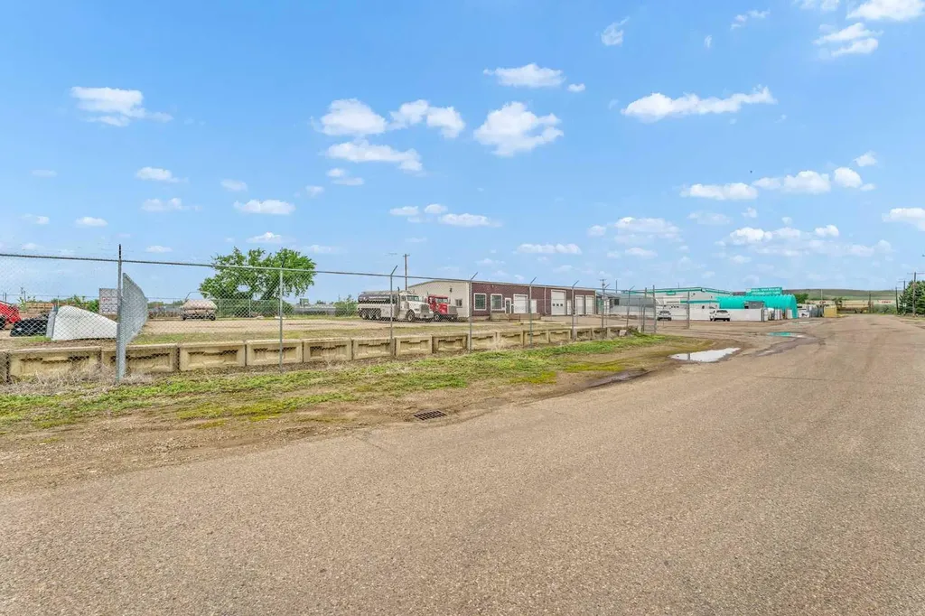 1202 Factory Street SE Medicine Hat AB T1A 8N9