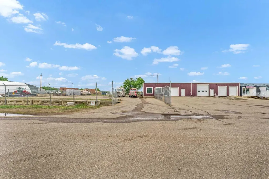 1202 Factory Street SE Medicine Hat AB T1A 8N9