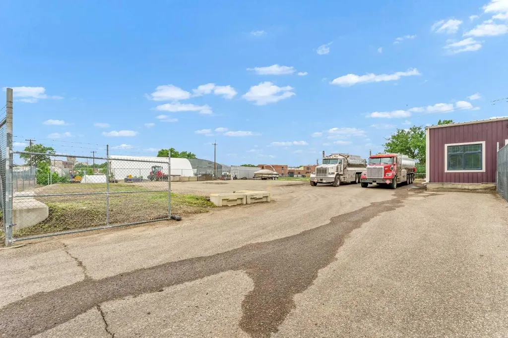 1202 Factory Street SE Medicine Hat AB T1A 8N9