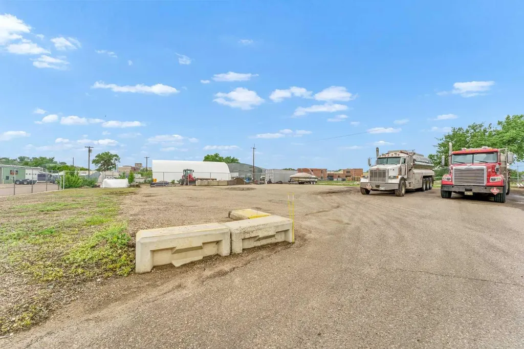 1202 Factory Street SE Medicine Hat AB T1A 8N9