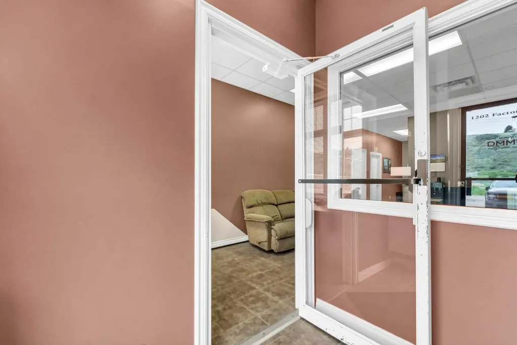 1202 Factory Street SE Medicine Hat AB T1A 8N9